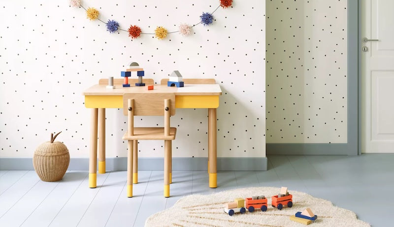 Biurko i krzesło, które rosną z Twoim dzieckiem: dlaczego warto wybrać zestaw Rise