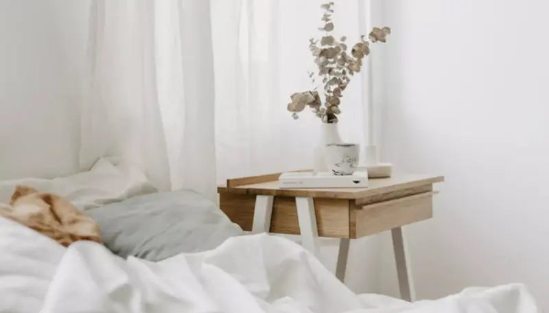 Szafka nocna dębowa: trwałość, styl i funkcjonalność w sypialni