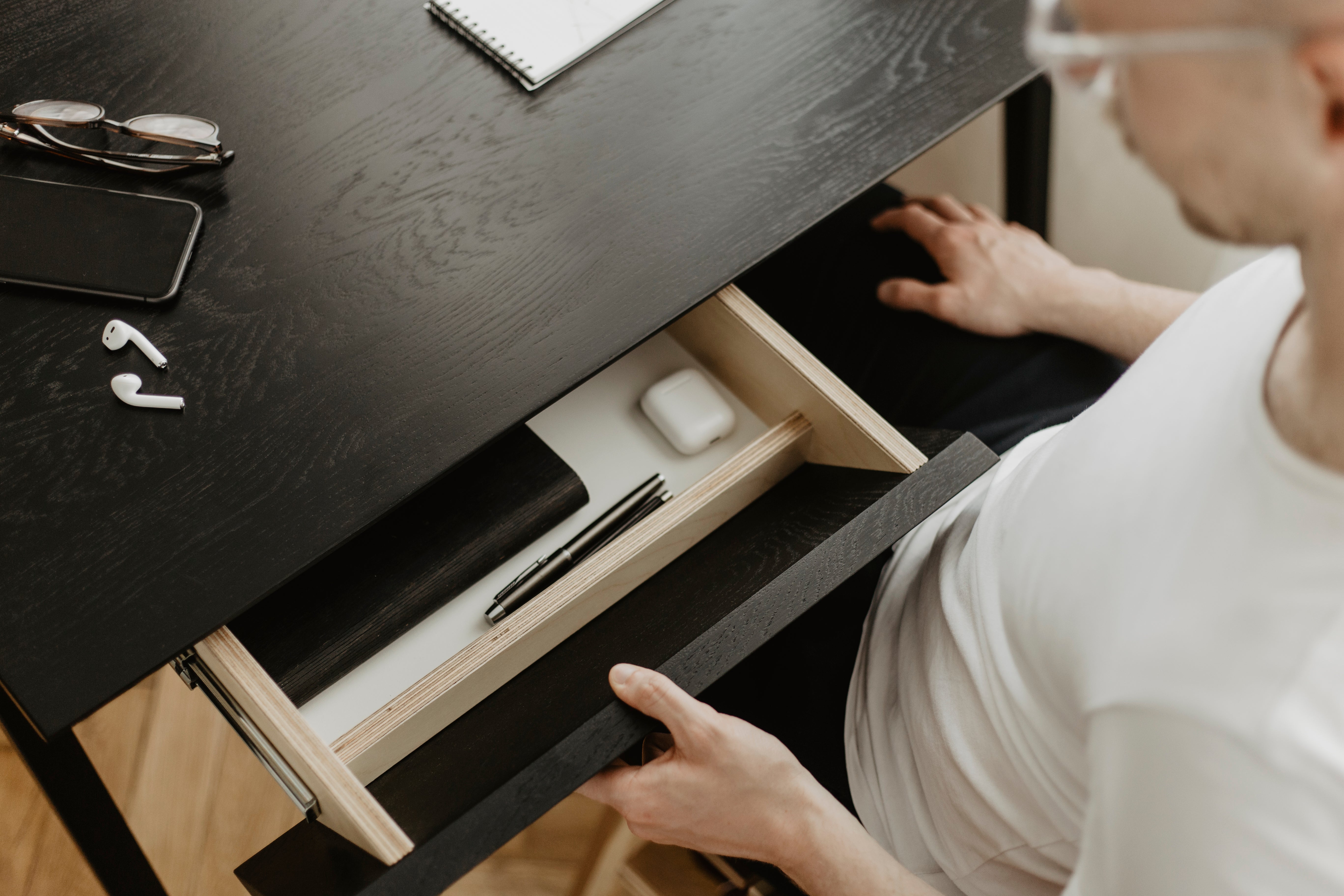 Biurko drewniane Vogel S 100x50 cm Black Oak/Black - lakier