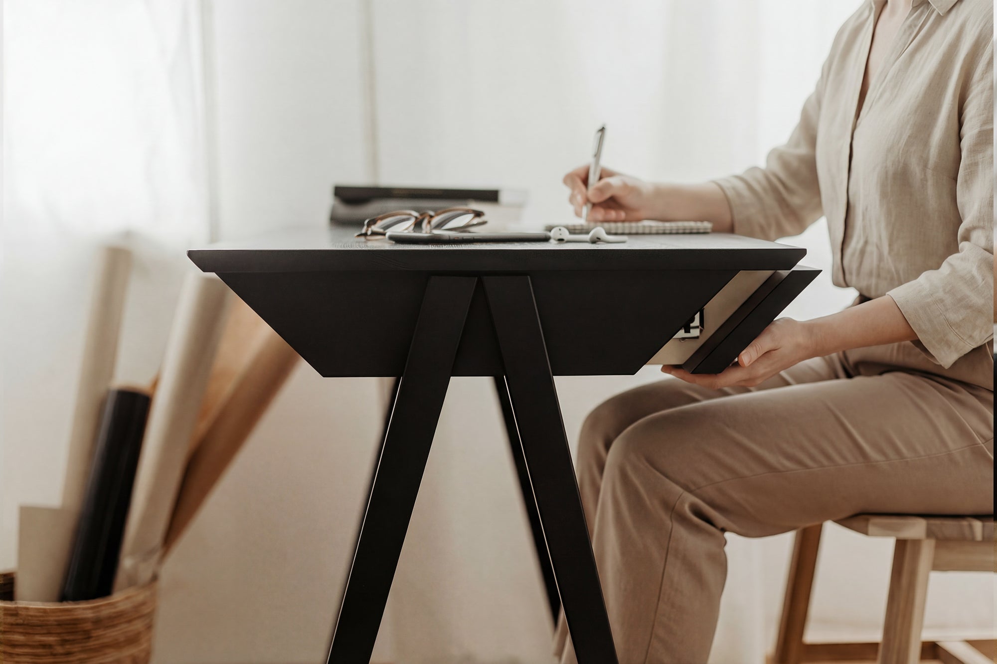 Biurko drewniane Vogel S 100x50 cm Black Oak/Black - lakier